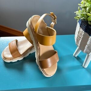 The Flexx Women's Tan and Brown Sandals